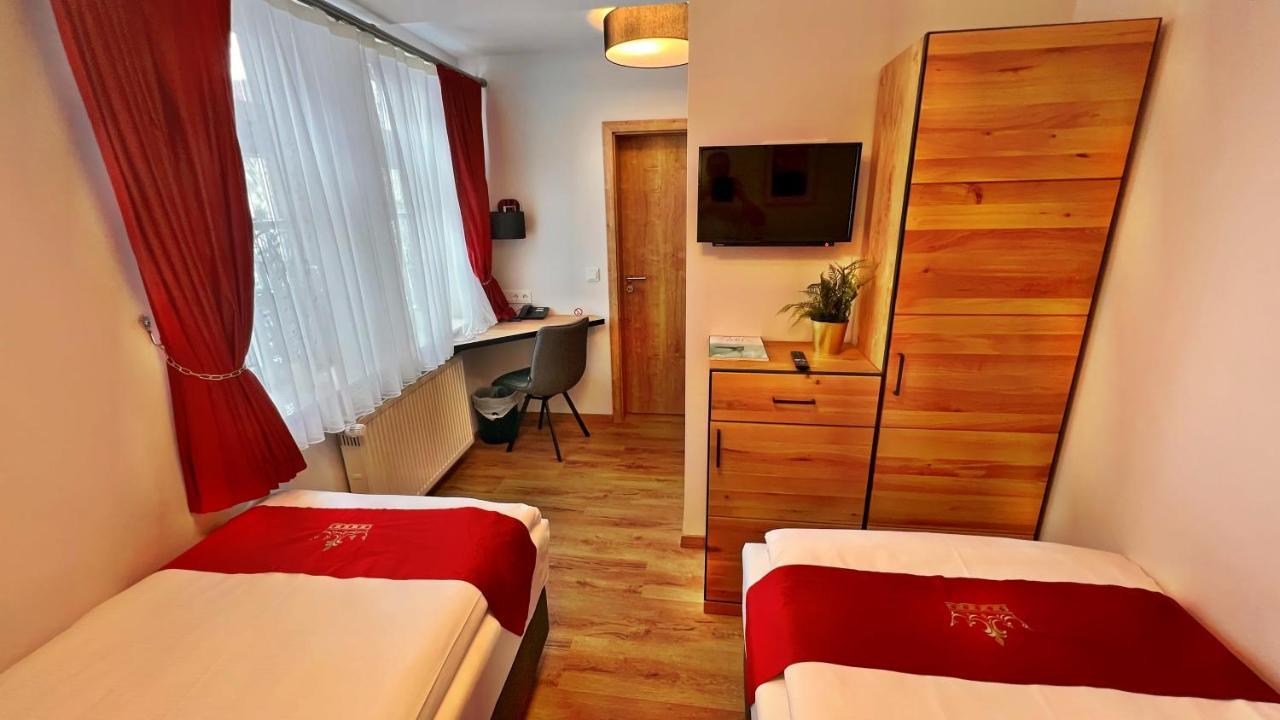 Hotel Zu Den Drei Kronen Seligenstadt Exterior foto